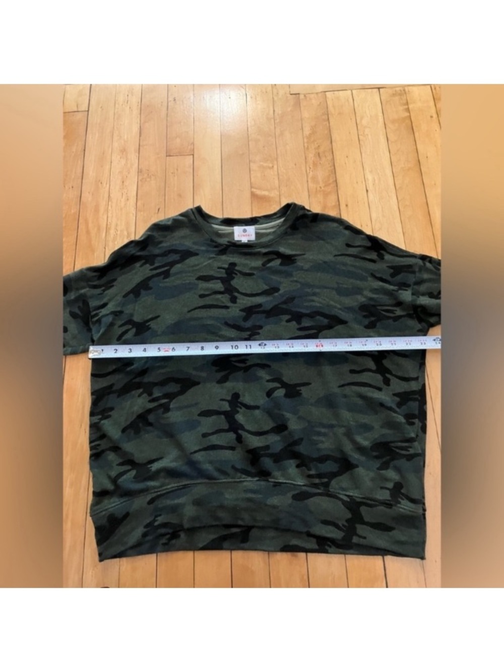 Sundry Camo Army Green Lightweight Crewneck Sweatshirt Neon Stripe size 1 Small - Picture 9 of 9